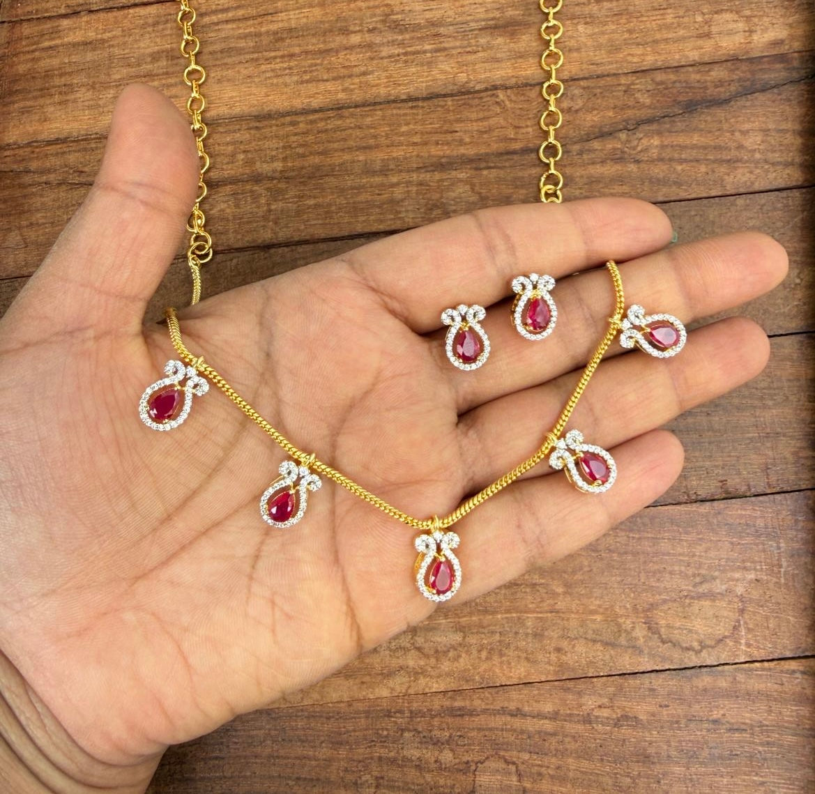Five water drop diamond simple chain with studs