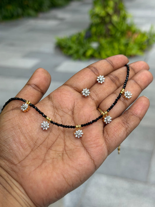 Five flower diamond finish black beasa necklace with studs