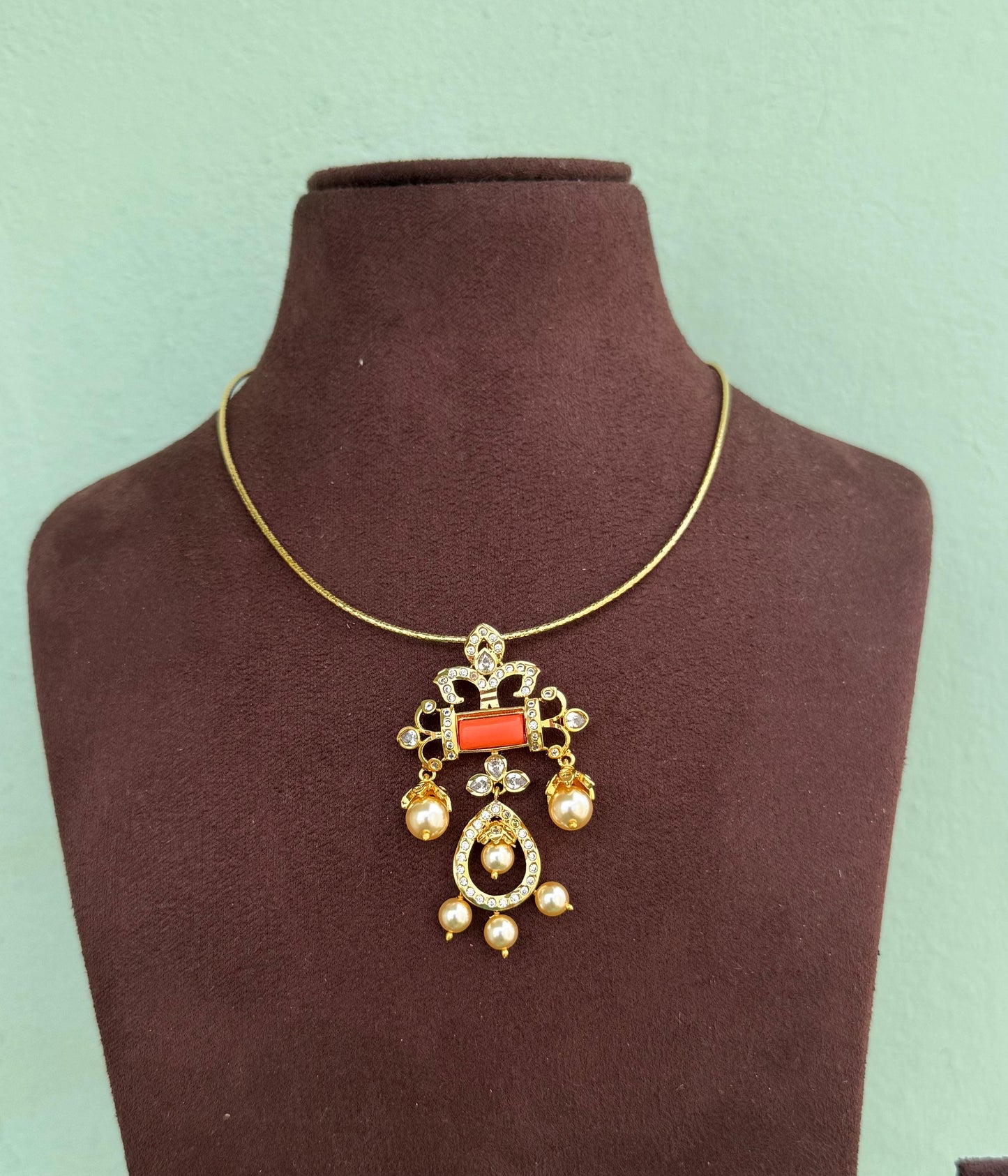 Stylish coral uncut diamond locket