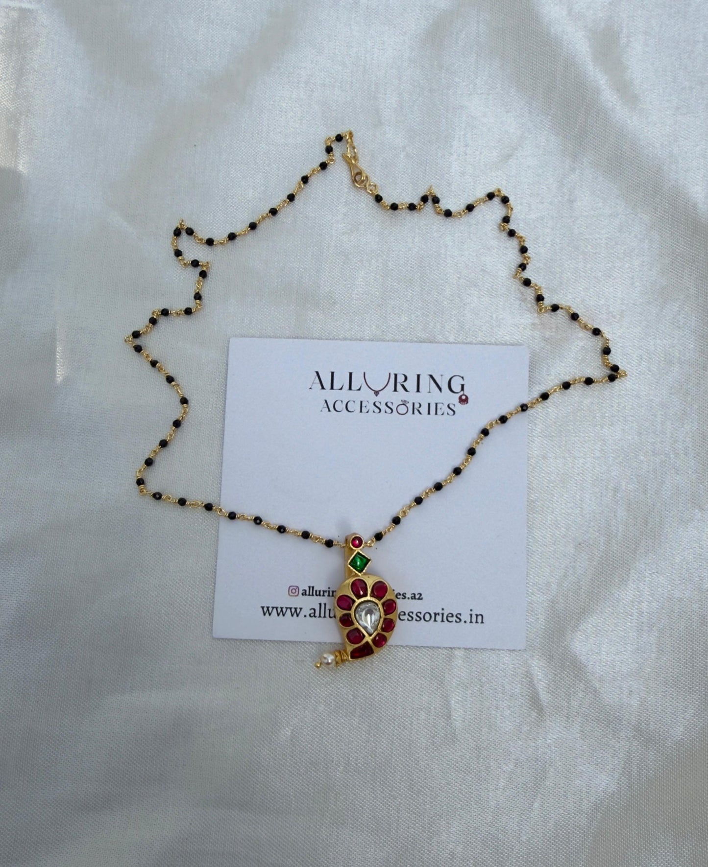 Real kundan mango locket with different haslis