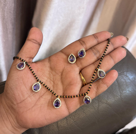 Five pearl drop black beads necklace