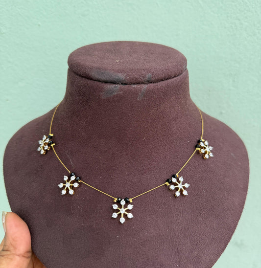 Diamond black white flower invisible necklace