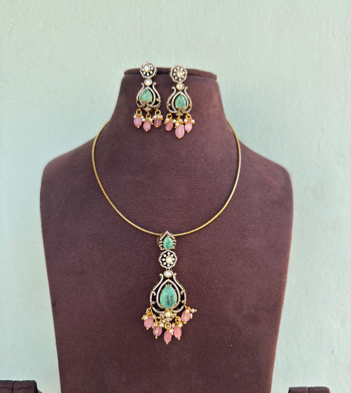 Stylish doublet victorian locket combo with earrings