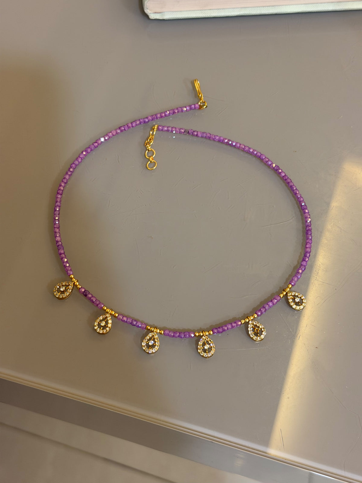 Purple beaded pearl drop gold shade necklace w/o earrings