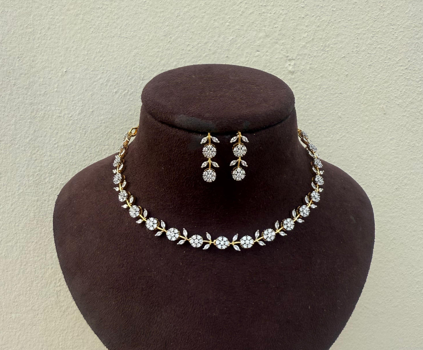 Full of flower leaf diamond look alike necklace
