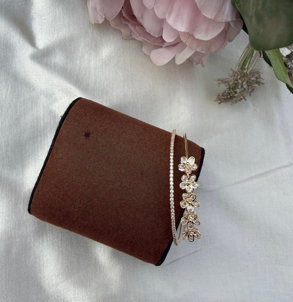 Five flower sterling silver adjustable bracelet