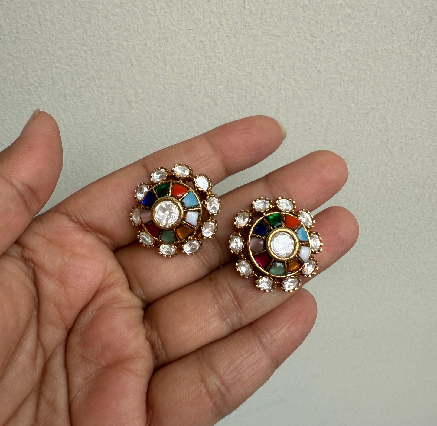 Stylish real kundan moissanite round studs
