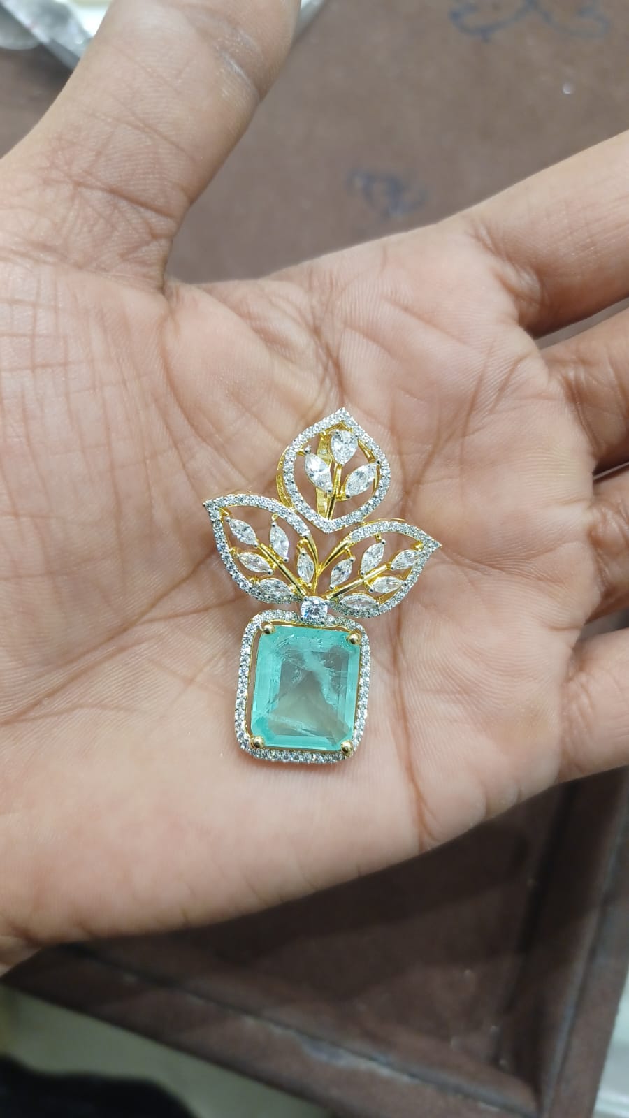Three leaf diamond finish doublet stone locket