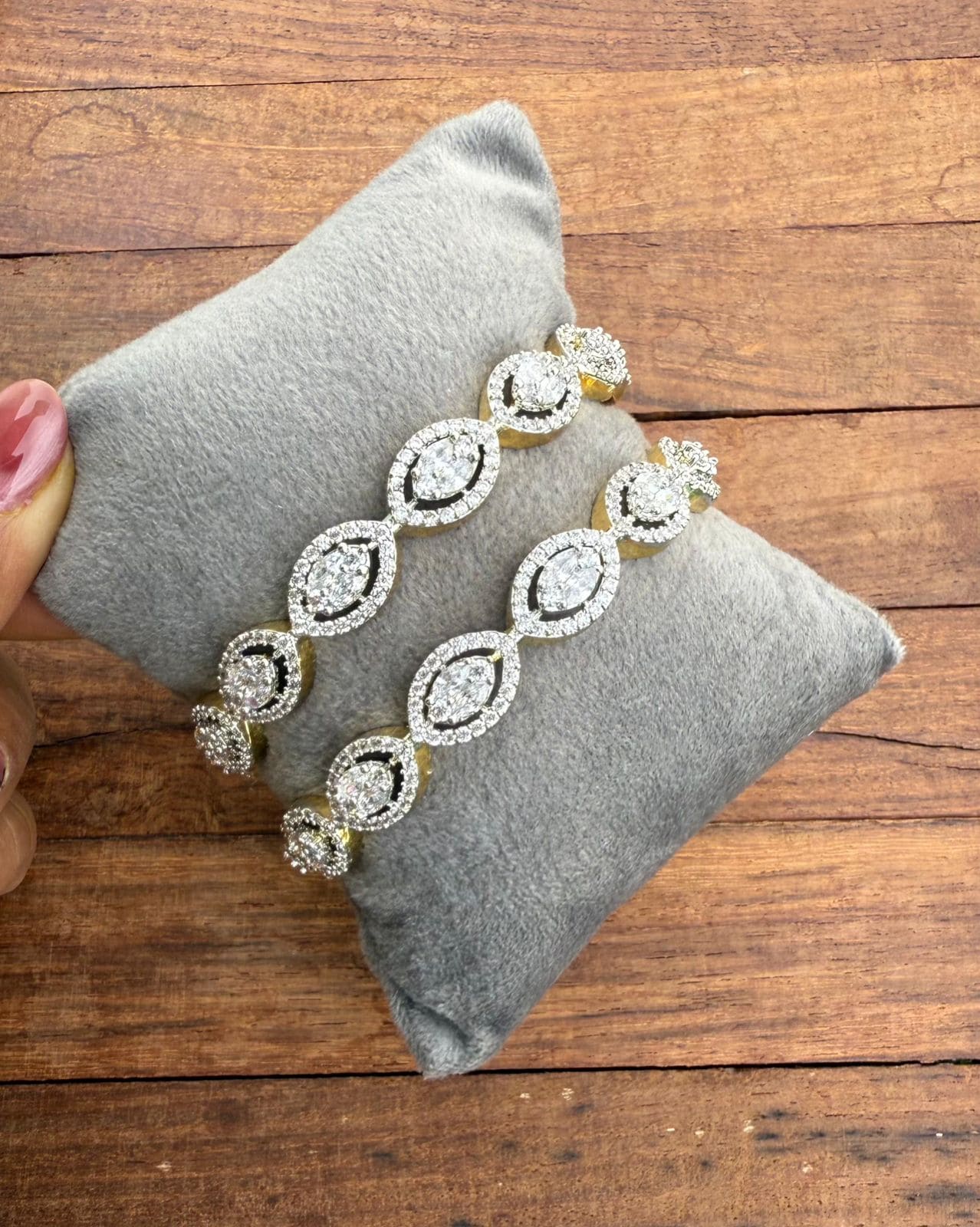 Full of white stone bangles