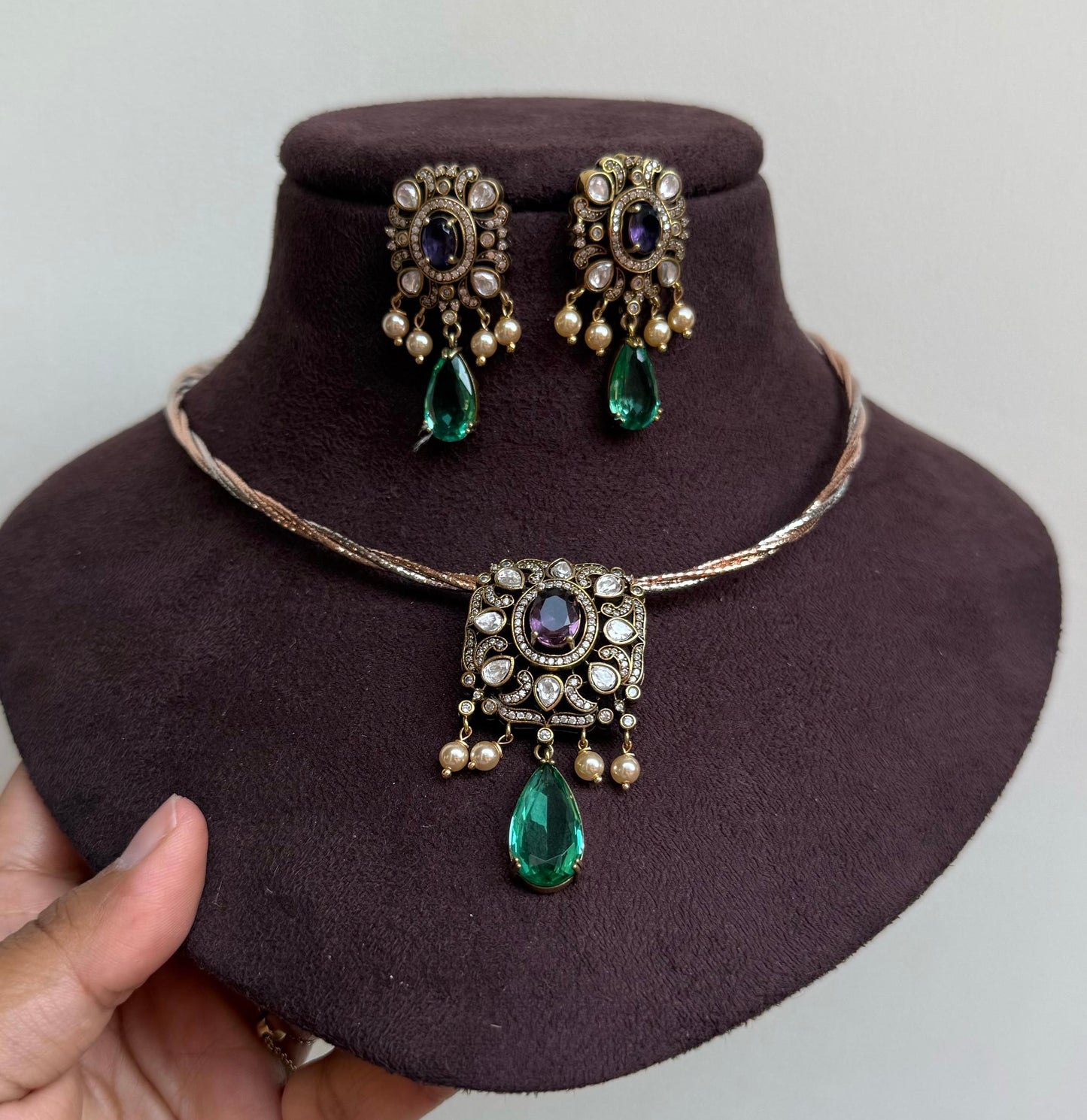 Stylish victorian moissanite locket with earrings 5