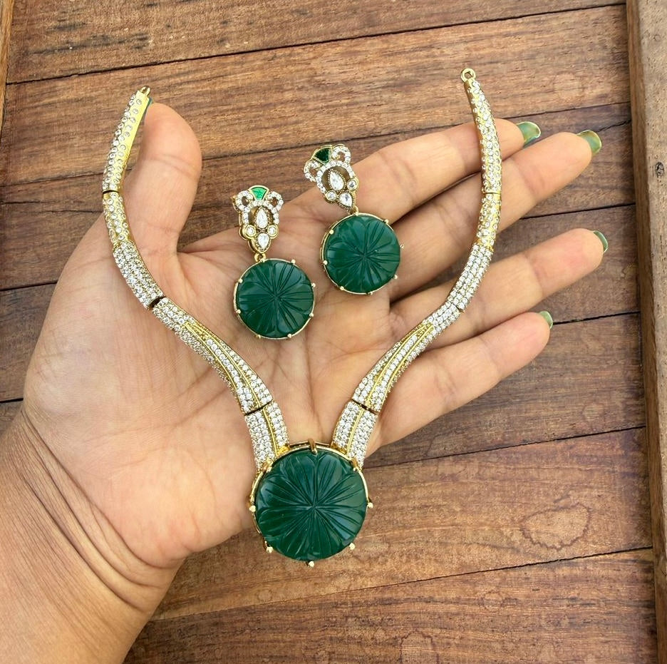 Indowestern V shape hasli with matching earrings
