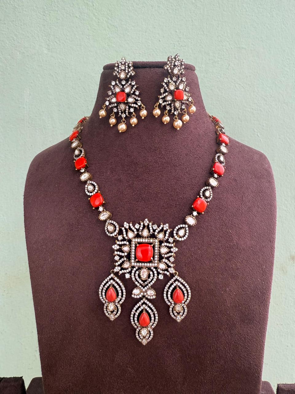 Stylish victorian polish coral medium size necklace