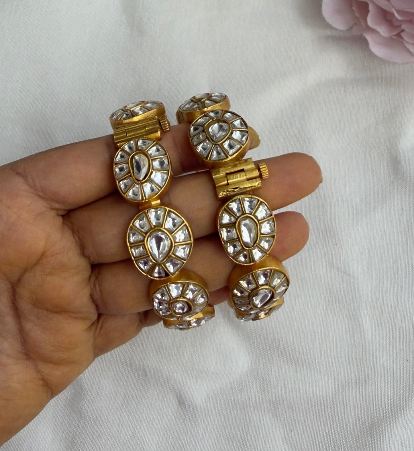Oval real kundan white screw bangles