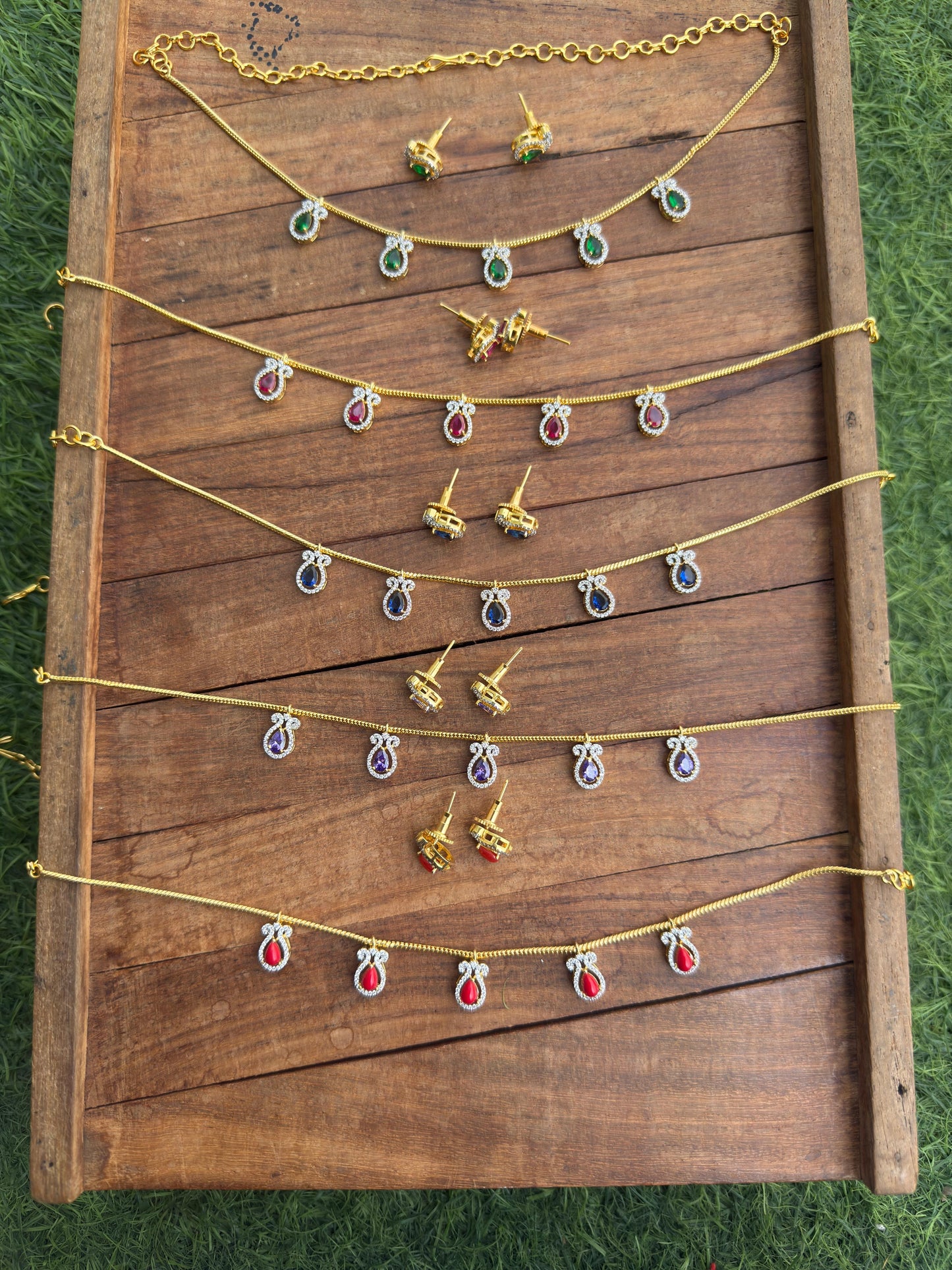 Five water drop diamond simple chain with studs