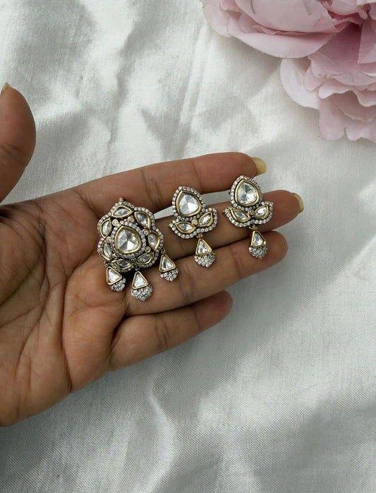 Classy Polki Flower Petal locket with earrings