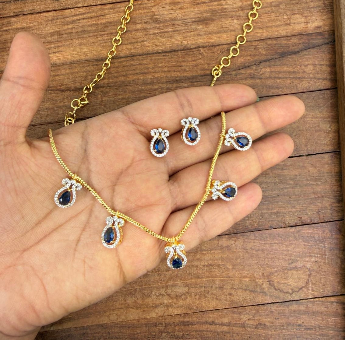Five water drop diamond simple chain with studs