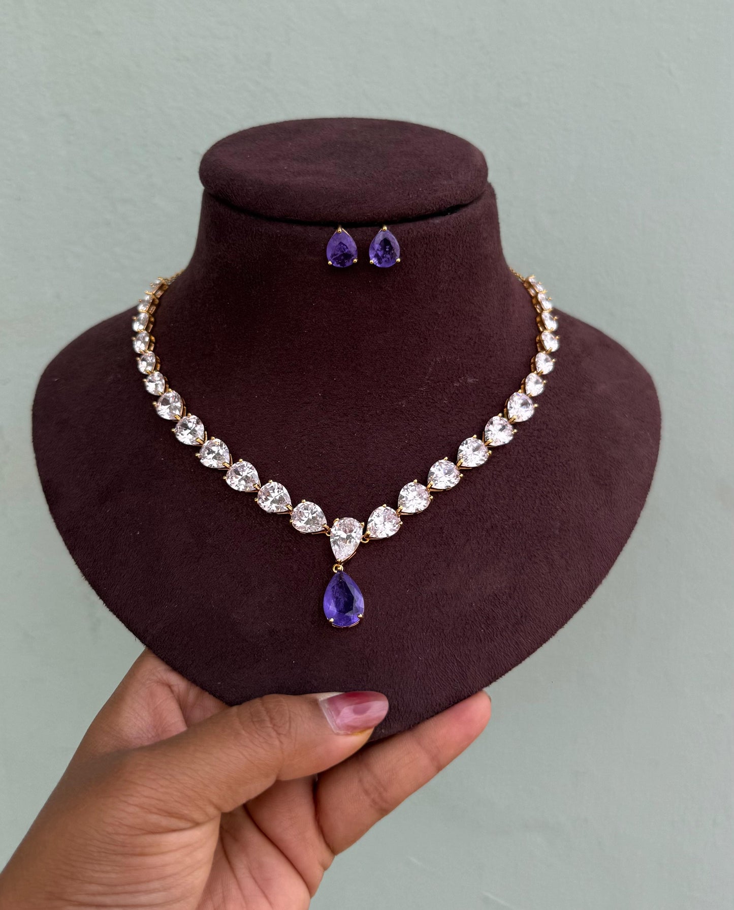 Classic full of pearl drop solitaire necklace