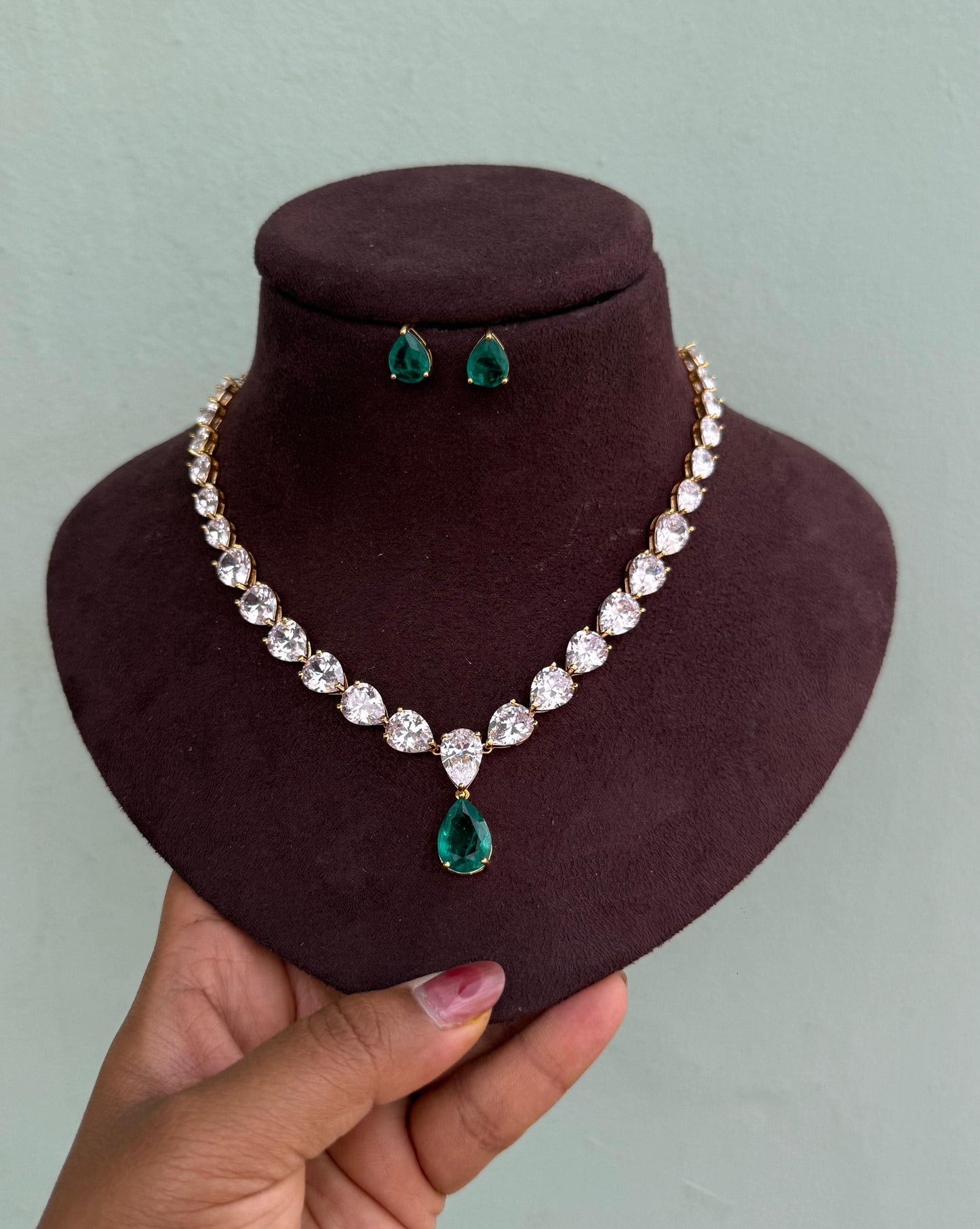 Classic full of pearl drop solitaire necklace