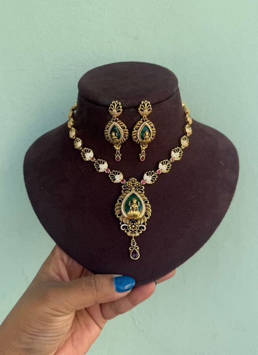 Emerald stone Lakshmi Devi necklace with earrings design5