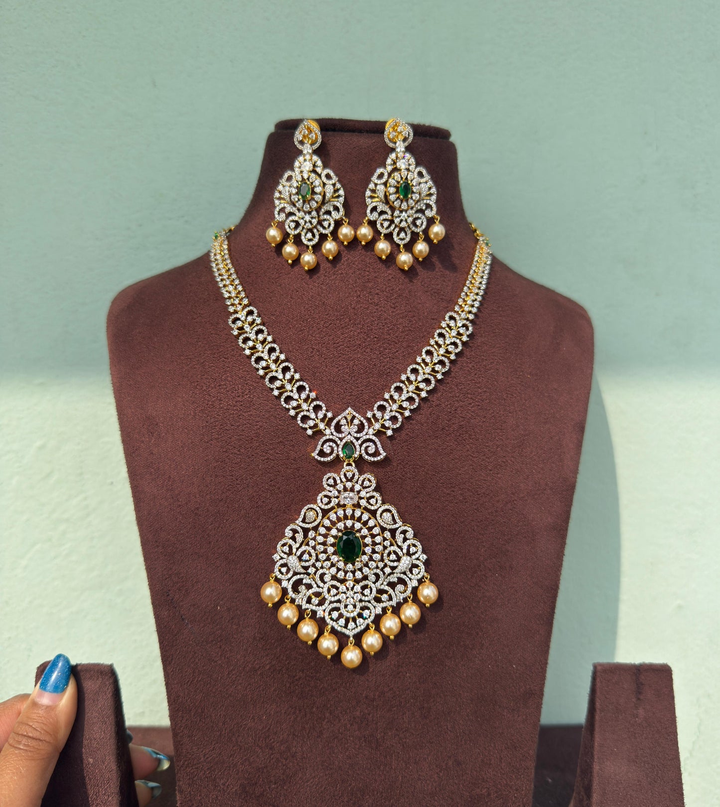 Heavy locket trending diamond finish necklace