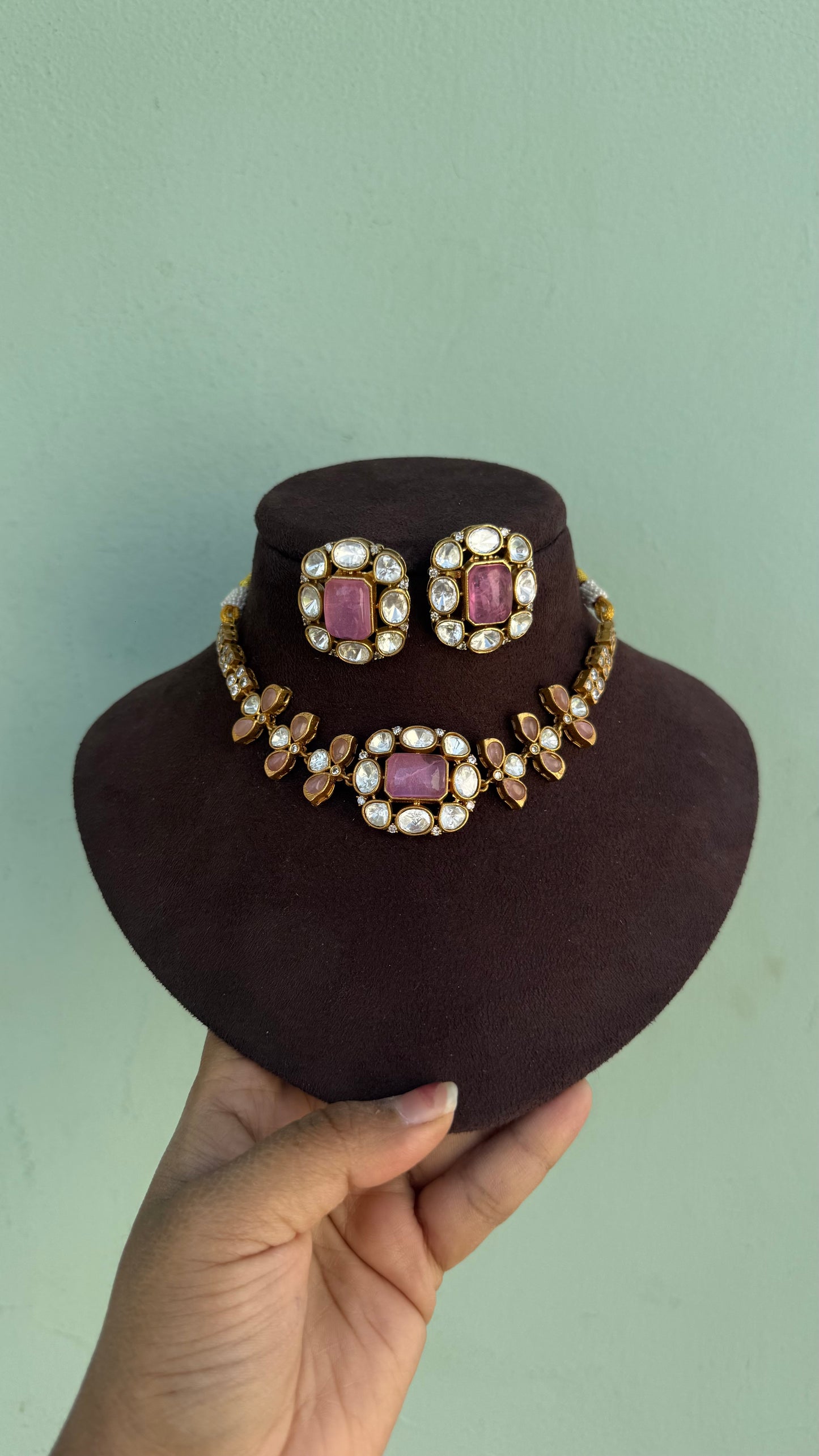 Vintage classy kundan and pearl choker with studs