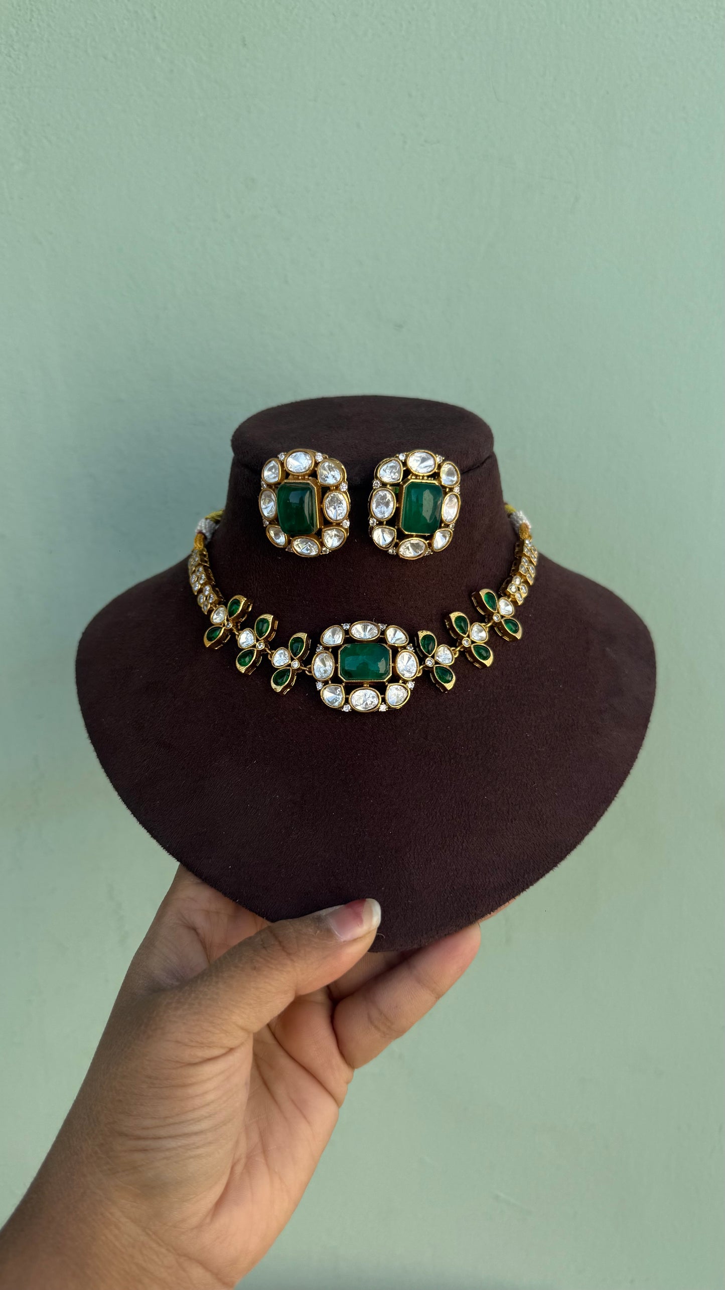 Vintage classy kundan and pearl choker with studs