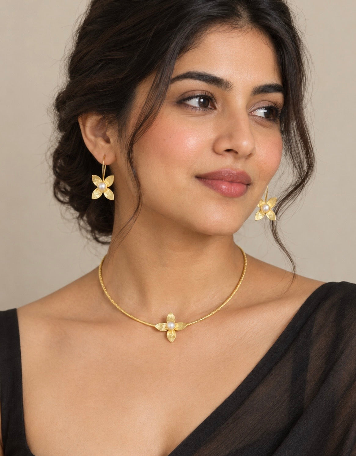 Stylish indowestern flower gold hasli with earrings