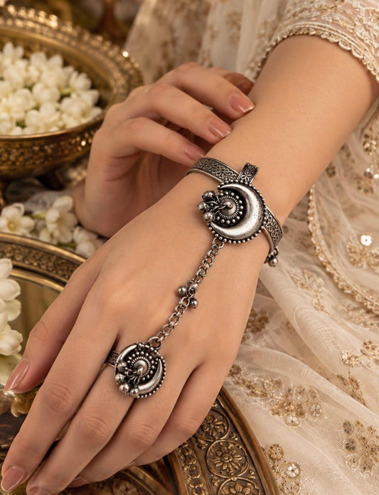 Silver look alike moon Hathpaan Hathphool or hand harness