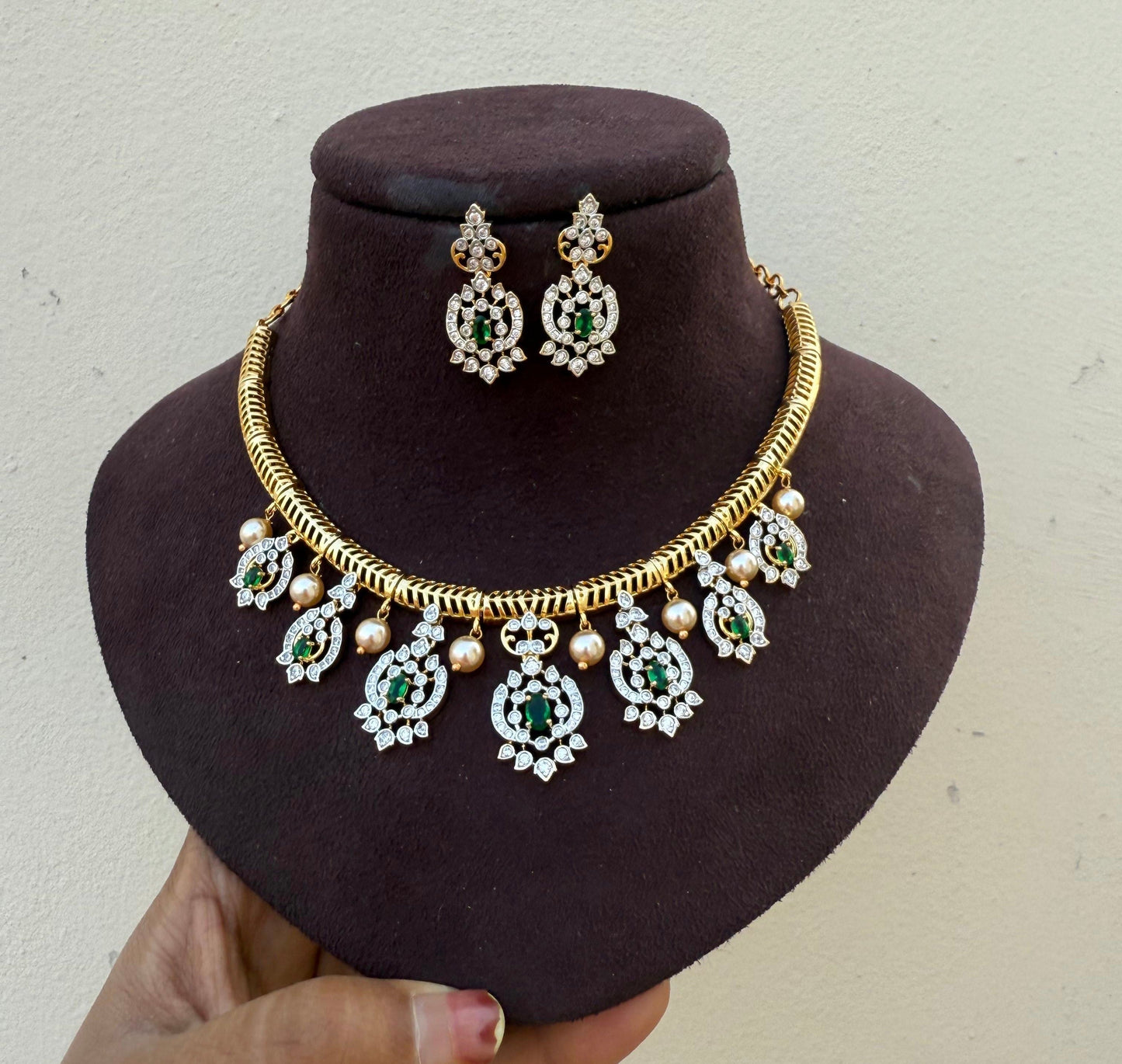 Seven drop kante look diamond finish necklace