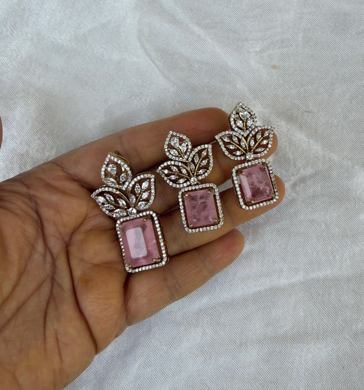 Beautiful diamond leaf doublet stone locket with earrings