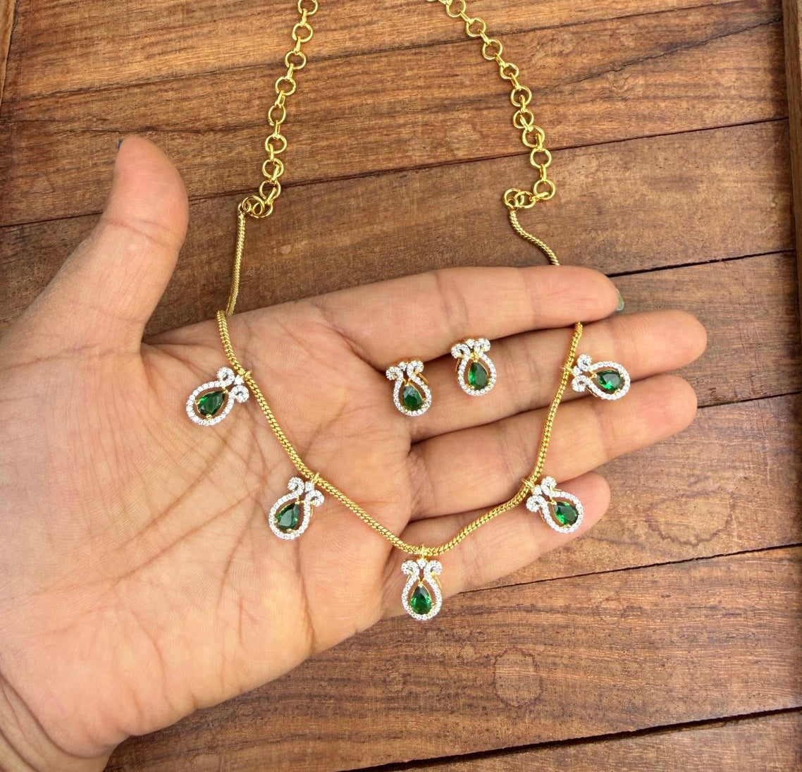 Five water drop diamond simple chain with studs