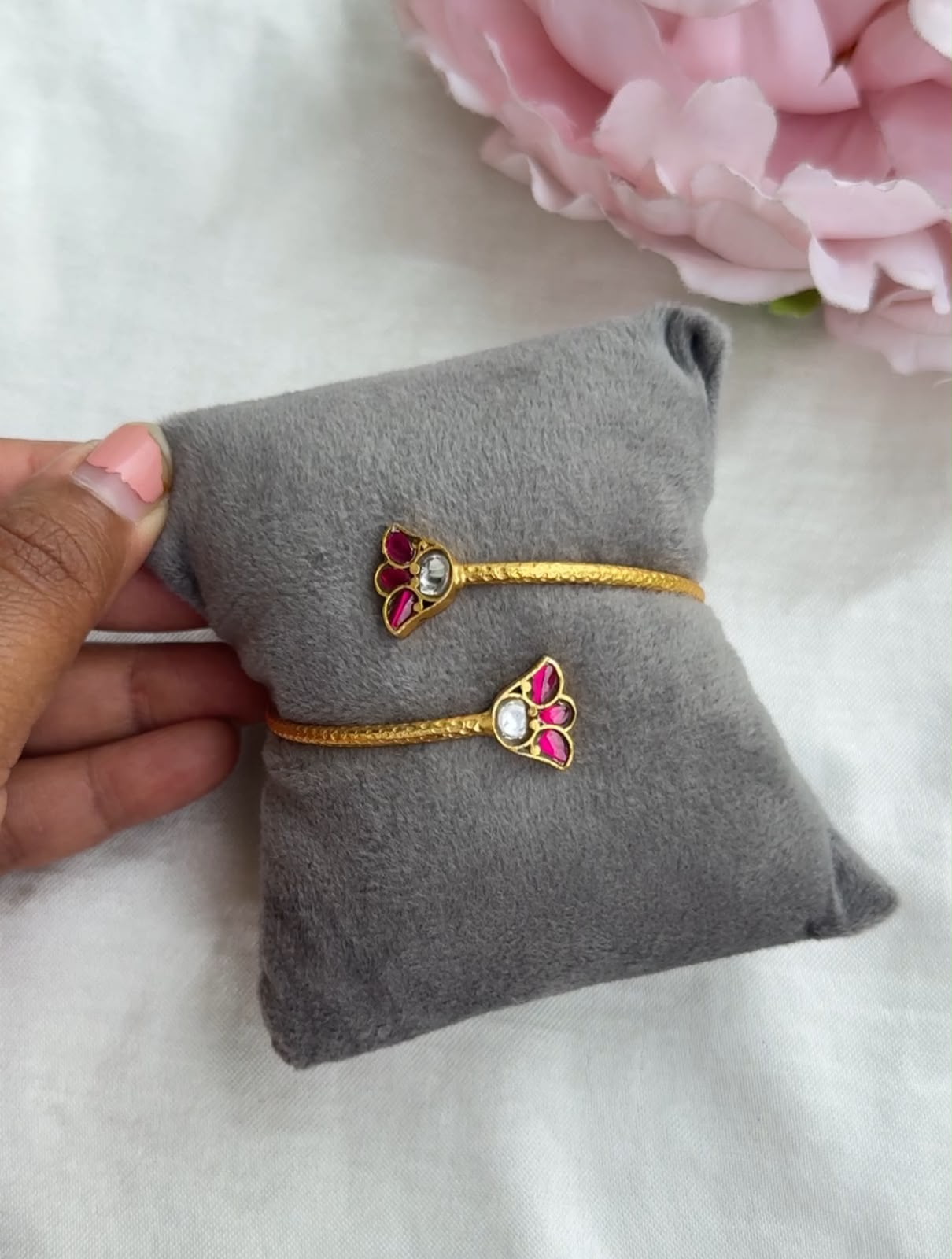 Four kundan flower adjustable kada/bracelet