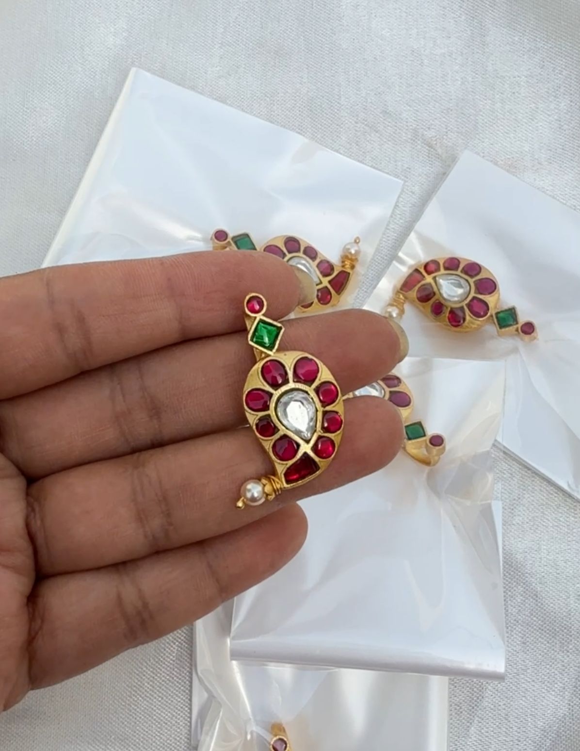 Real kundan mango locket with different haslis