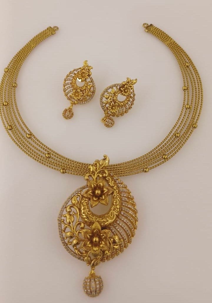 Flower designer gold locket combo with layered hasli