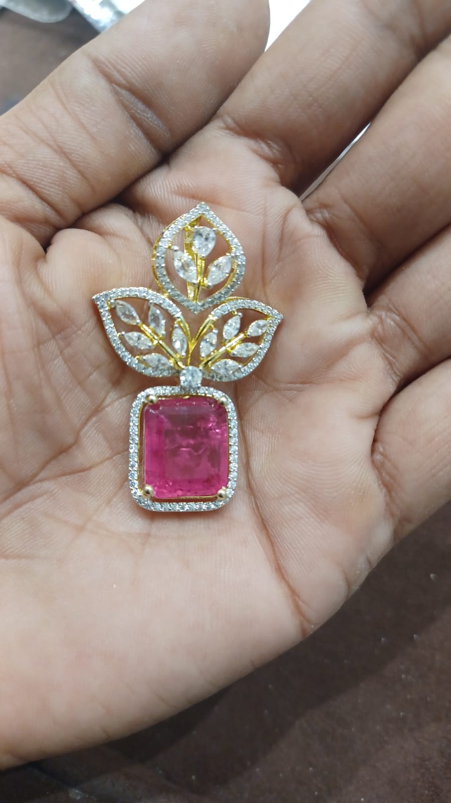Three leaf diamond finish doublet stone locket