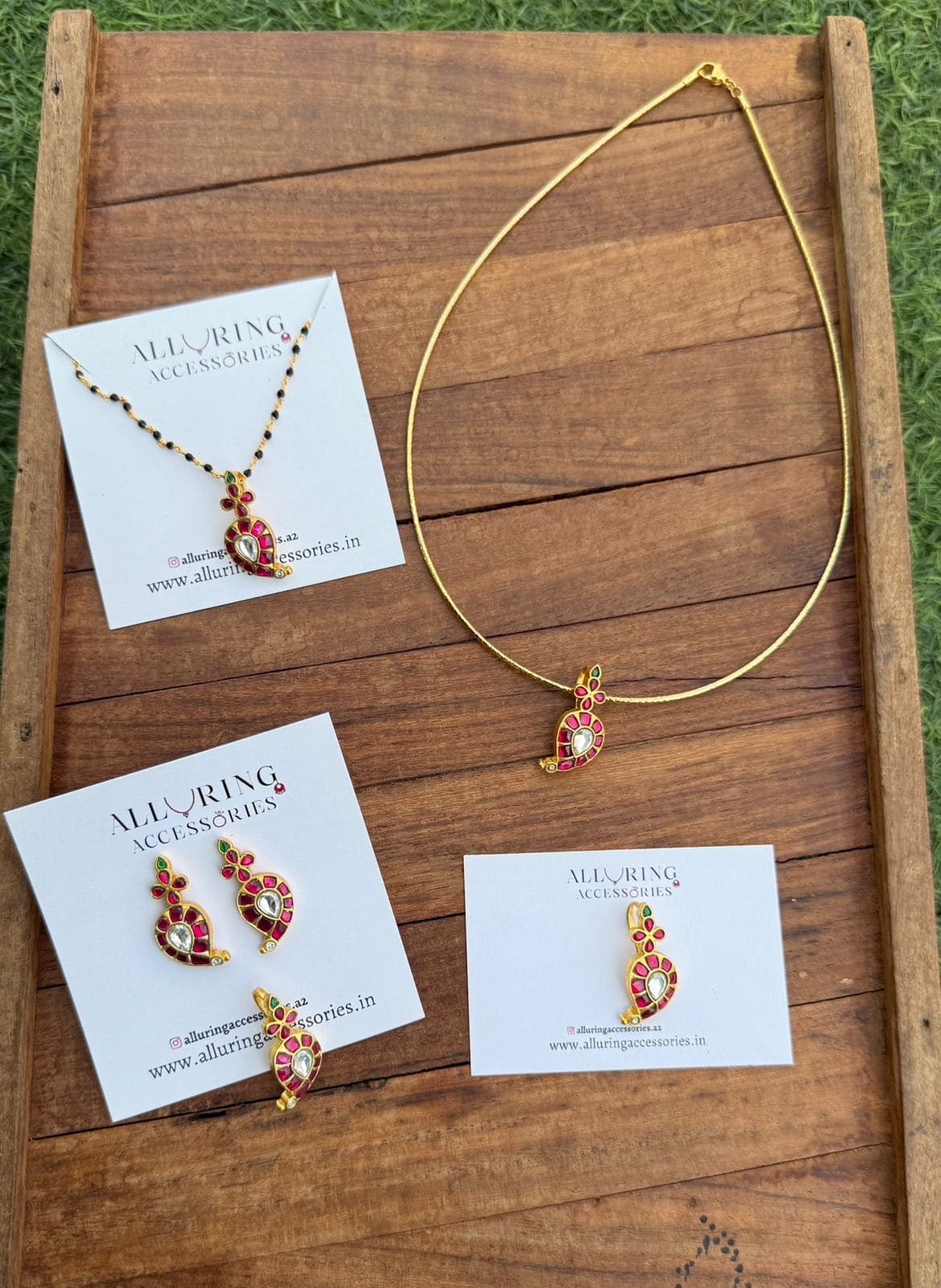 Mango real kundan locket in different ways