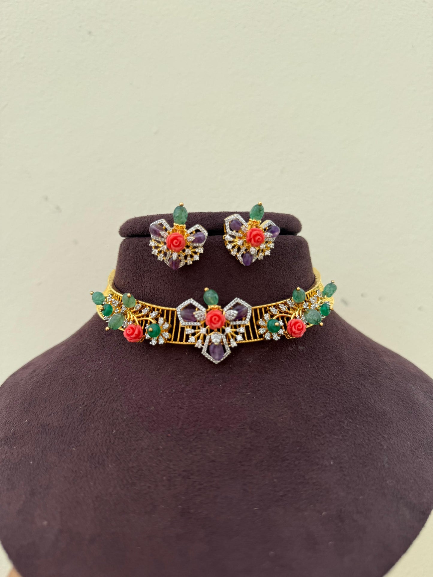 Kids friendly stylish hasli with embossed flowers choker