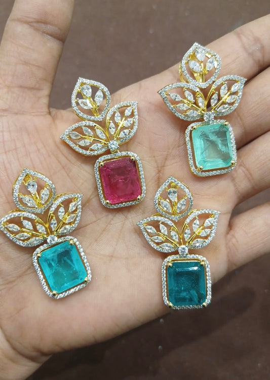 Three leaf diamond finish doublet stone locket