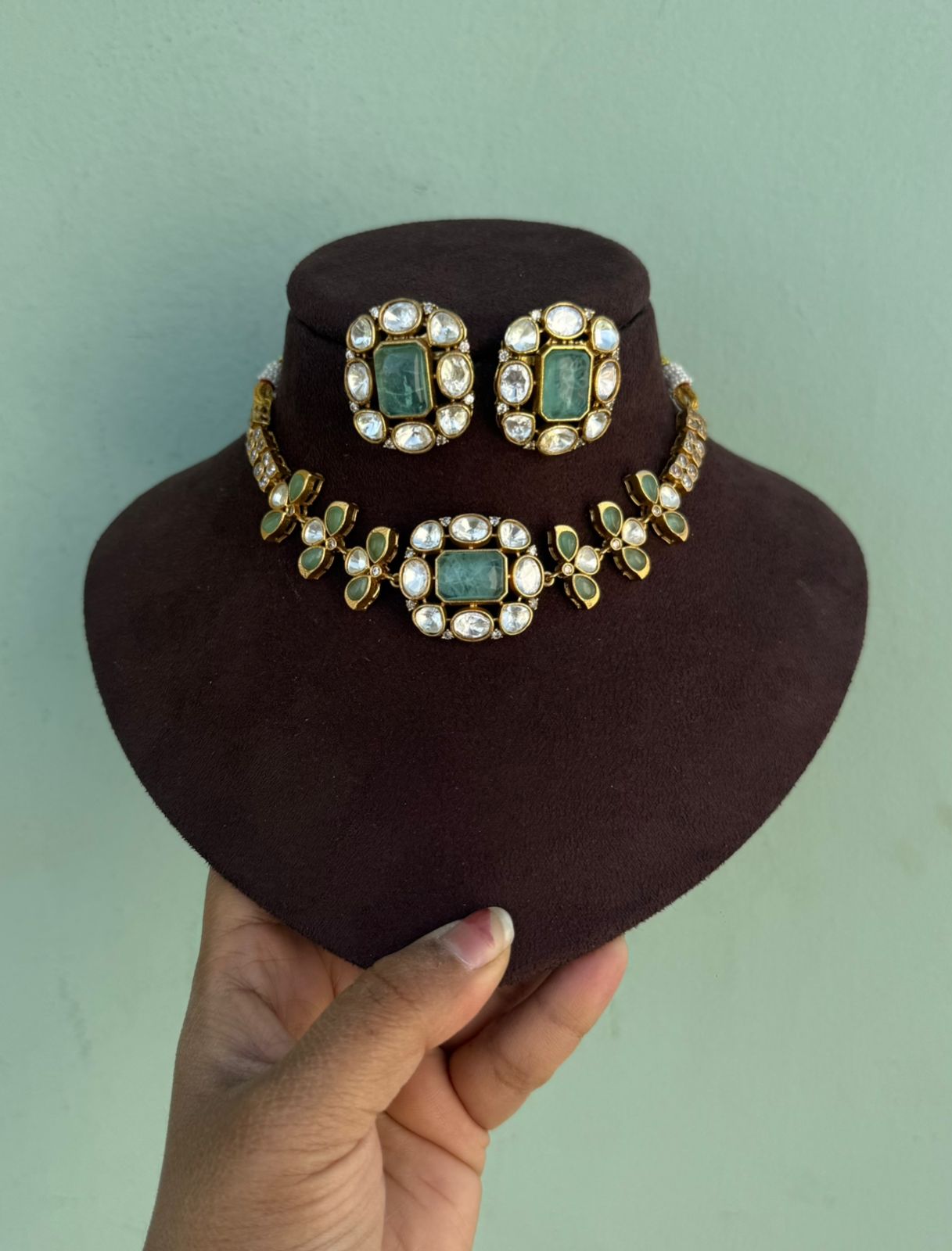 Vintage classy kundan and pearl choker with studs
