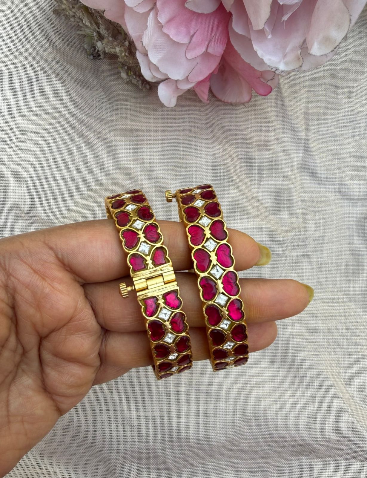 Real kundan heart shape screw bangles