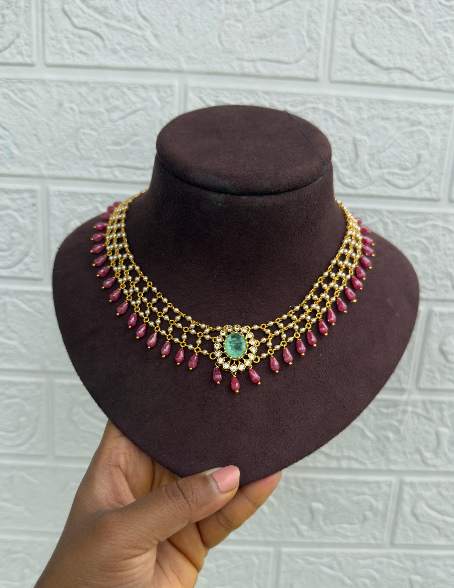 Oval mesh stylish doublet stone necklace