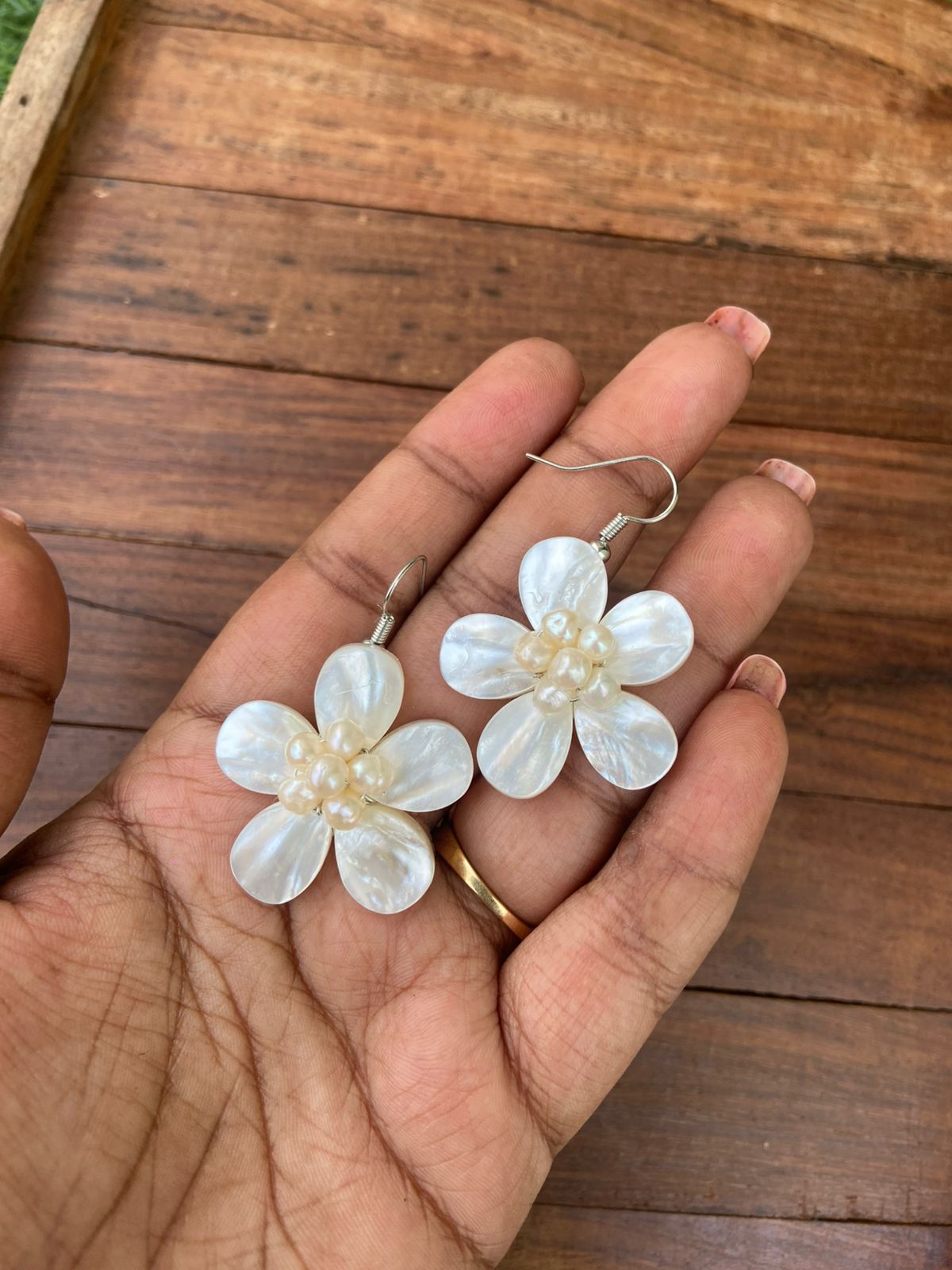 Flower mother pearl dailywear hooks - Alluring Accessories