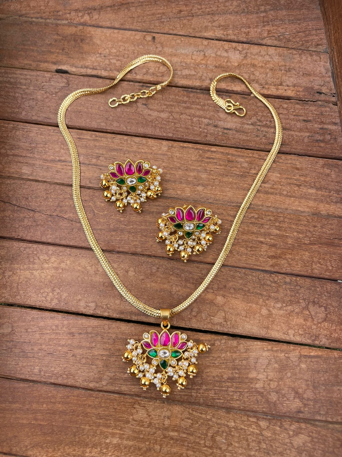 Real Kundan lotus locket with matching earrings - Alluring Accessories