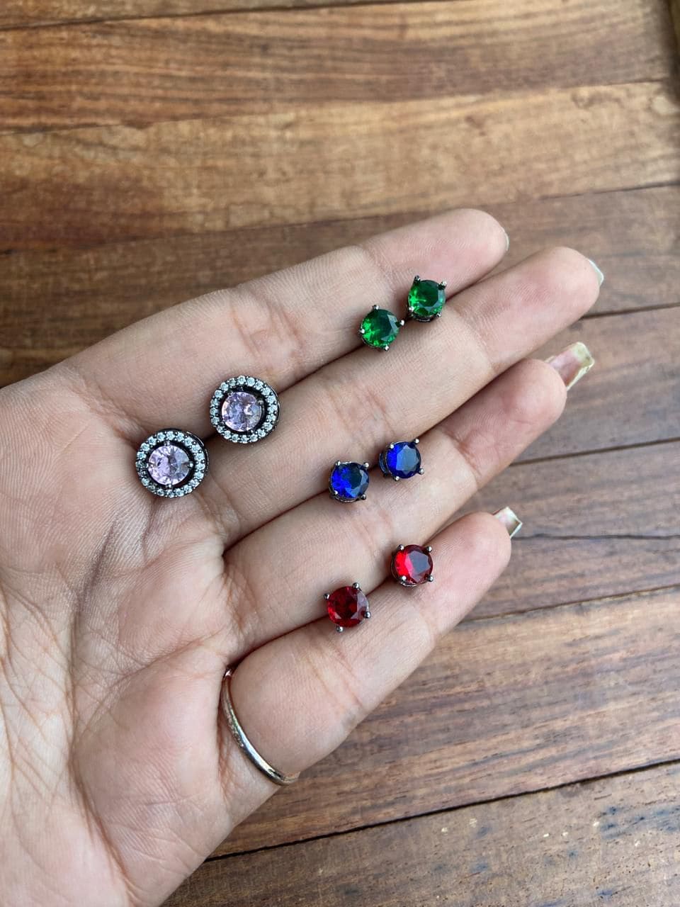 Single stone four changeable zircon studs - Alluring Accessories