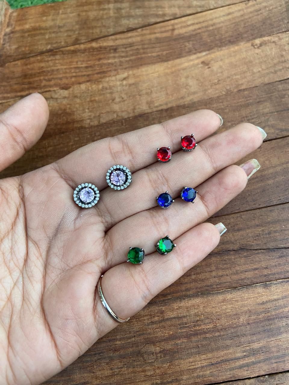 Single stone four changeable zircon studs - Alluring Accessories