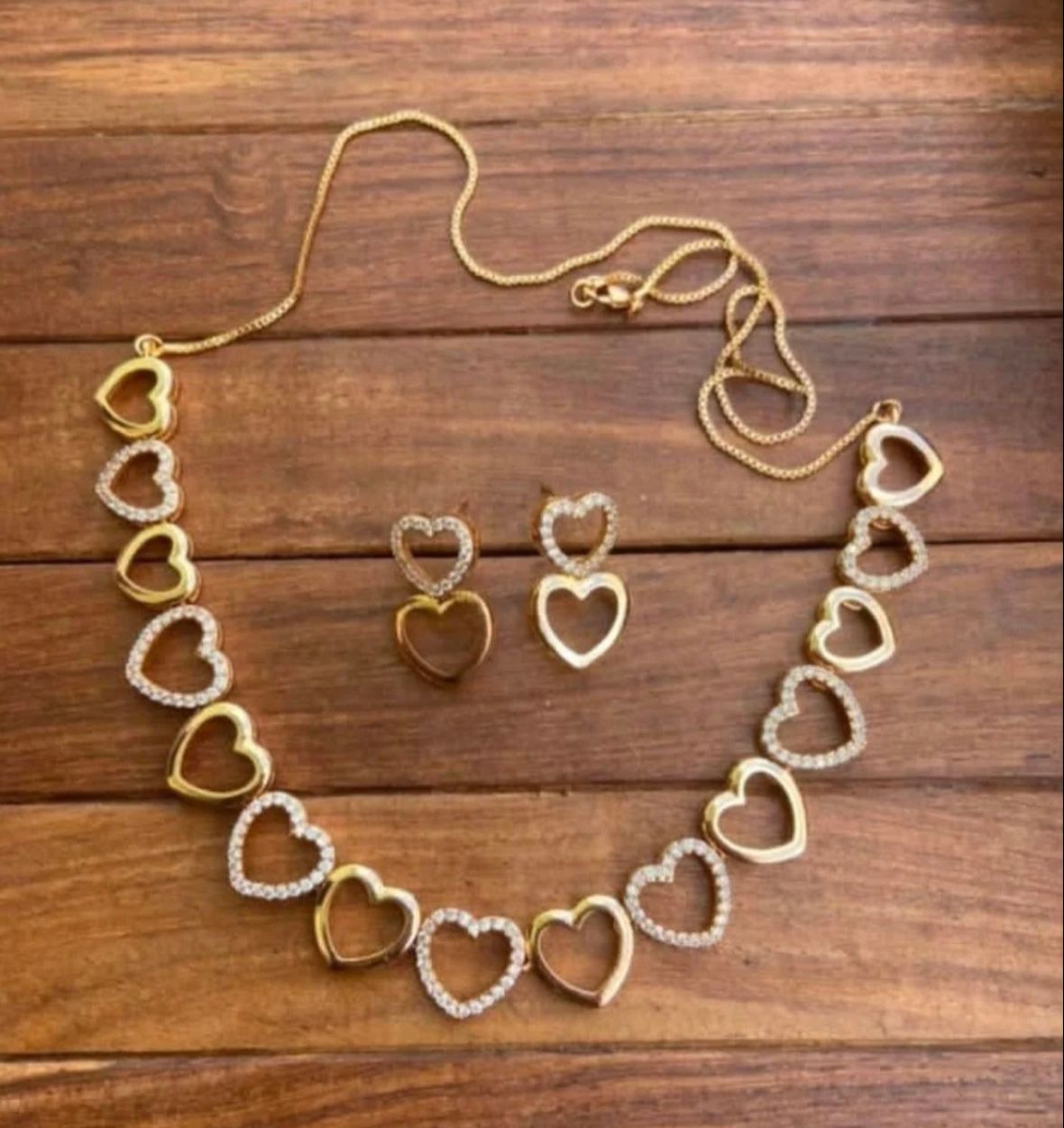 AD stone full of hearts neckline - Alluring Accessories