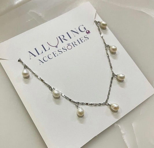 Classic pearl neckline - Alluring Accessories