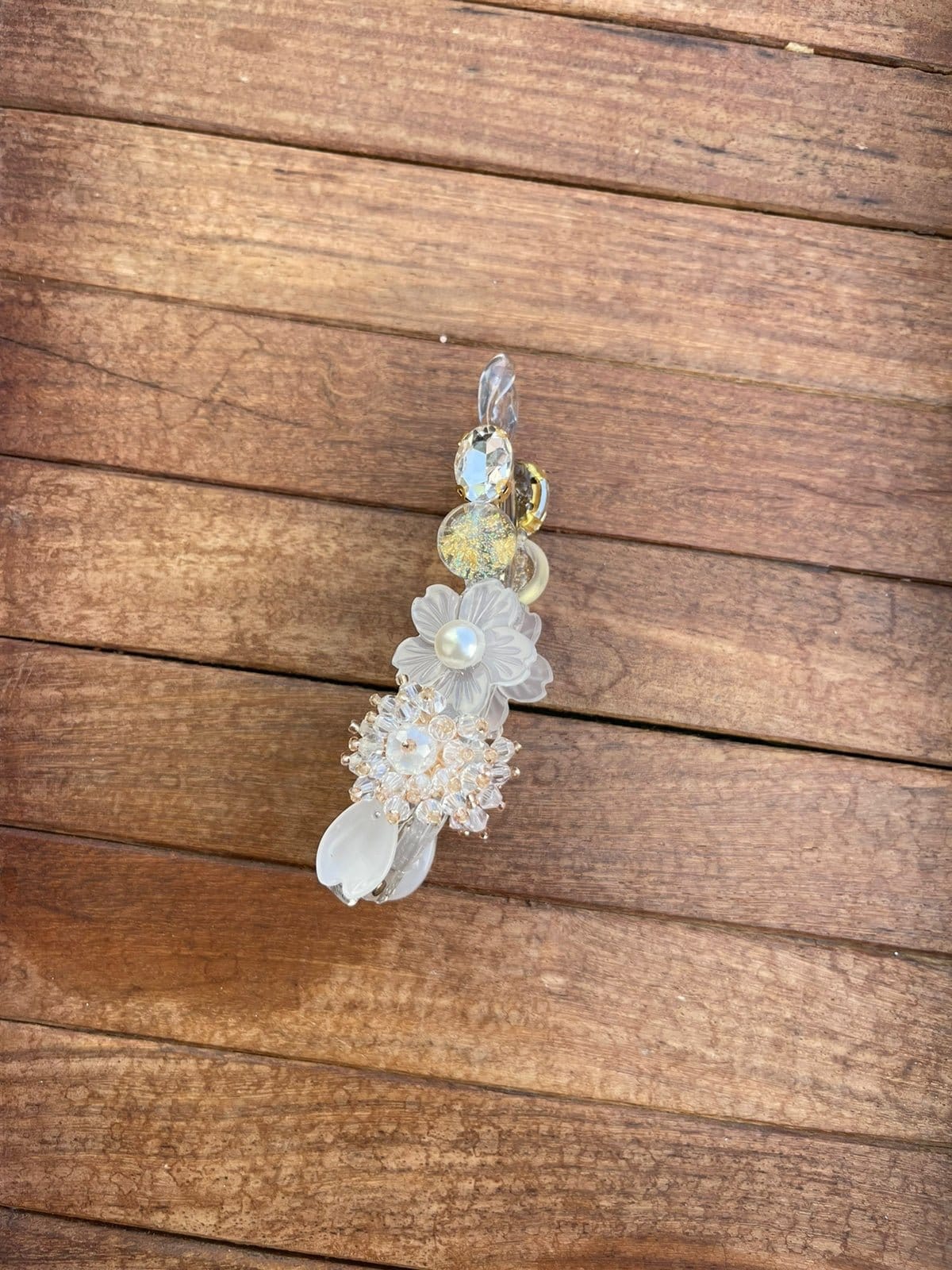 Crystal banana pearl clip design 4 - Alluring Accessories