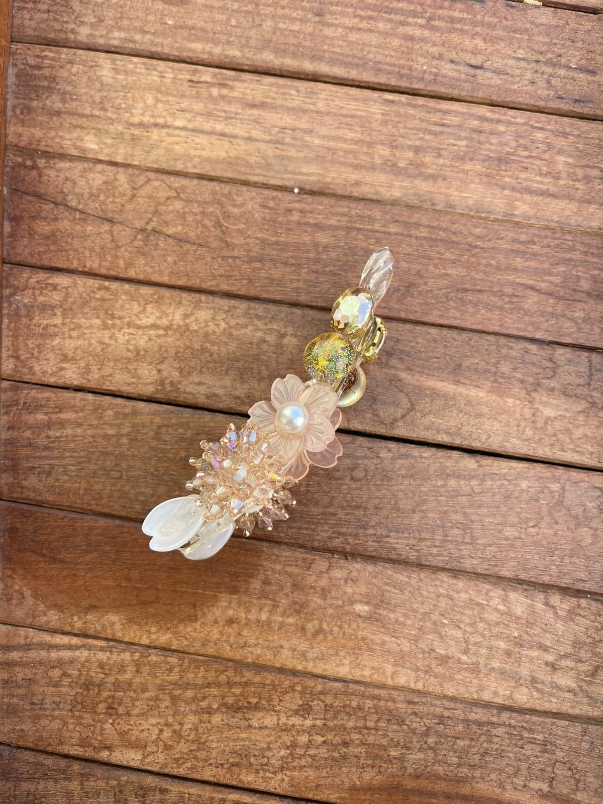 Crystal banana pearl clip design 4 - Alluring Accessories