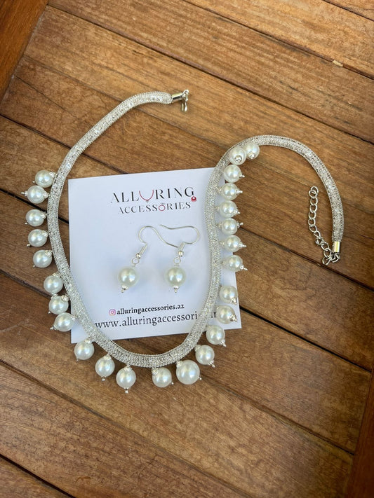 Crystal Pearl Neckline with earrings - Alluring Accessories